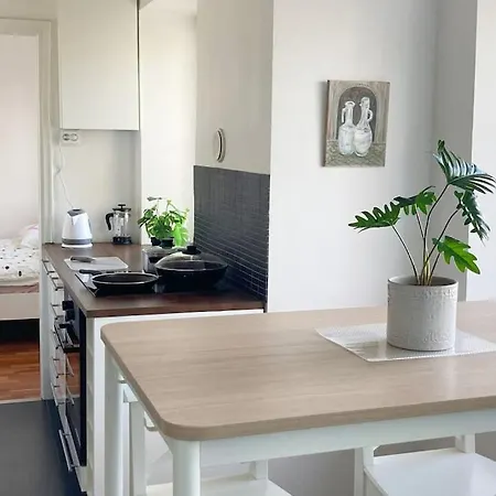 Scenic Apartment Close To Nature In Helsinki Extérieur photo